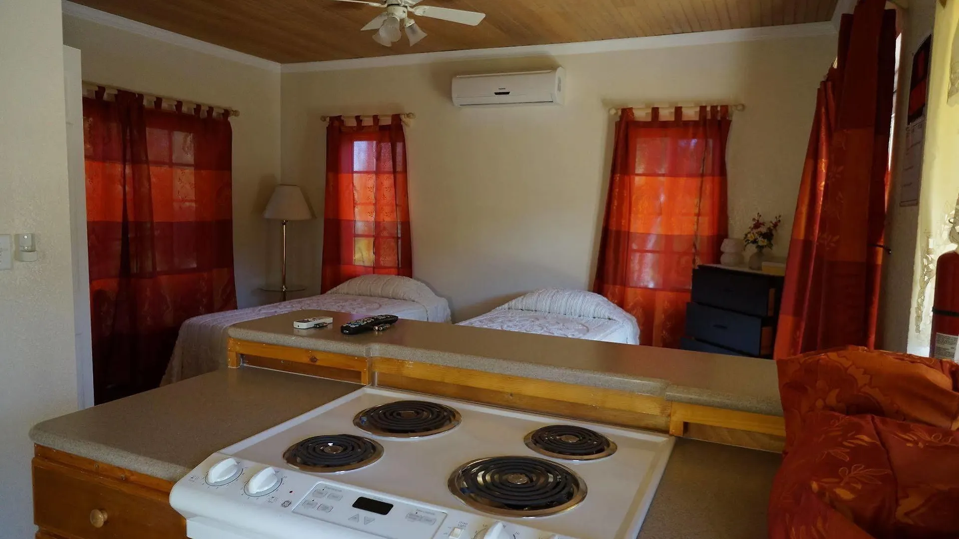 Island Seaside Suites Savannah Sound 3*,